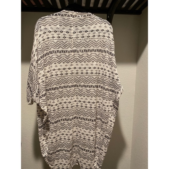 Mudd black and white tribal kimono cover up - Picture 2 of 6